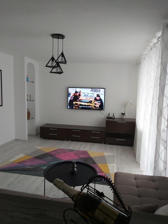 Chic Apartament Deva Exterior photo