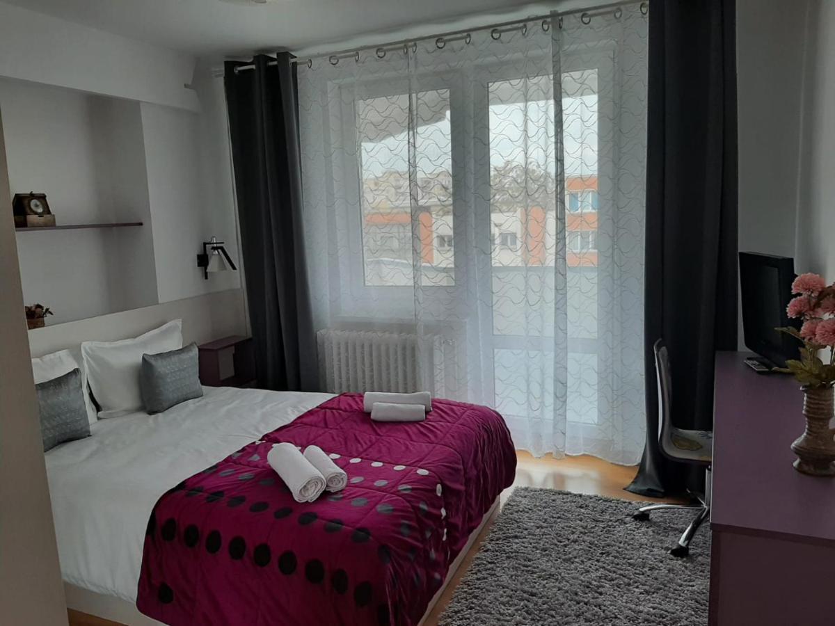 Chic Apartament Deva Exterior photo