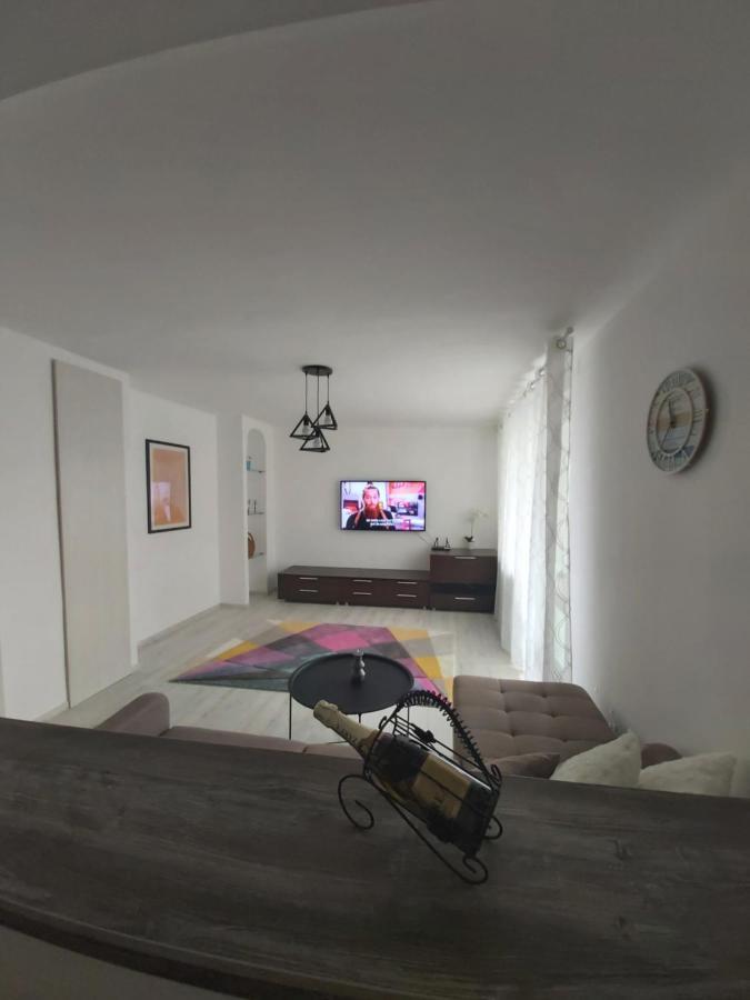 Chic Apartament Deva Exterior photo