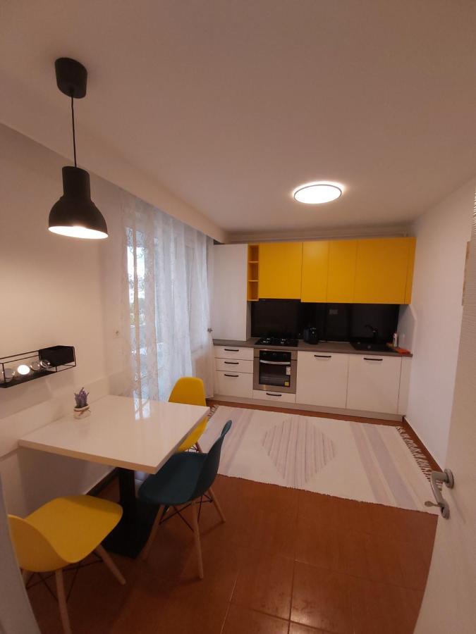 Chic Apartament Deva Exterior photo